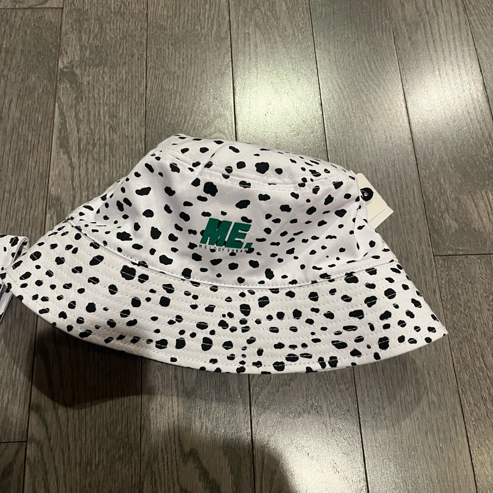 ME. womens bucket hat new with tag